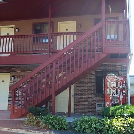 Naugatuck Motor Lodge Екстериор снимка